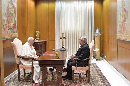 El Papa Francisco recibió a Alberto Fernández en una reunión a solas de 25 minutos
