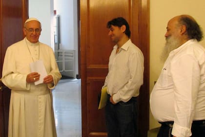 El papa Francisco recibió ayer a Emilio Pérsico y Juan Grabois, dirigentes sociales kirchneristas