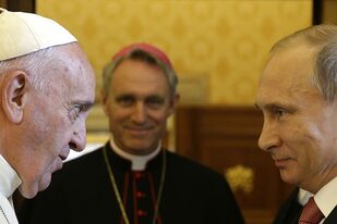 El Papa Francisco se reúne con el presidente ruso Vladimir Putin con ocasión de una audiencia privada en el Vaticano, el 10 de junio de 2015