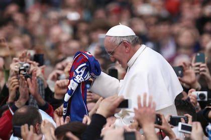 El papa Francisco y la camiseta de San Lorenzo, el club de sus amores