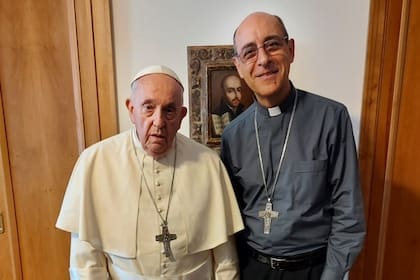 El papa Francisco y Víctor Manuel "Tucho" Fernández, en el Vaticano