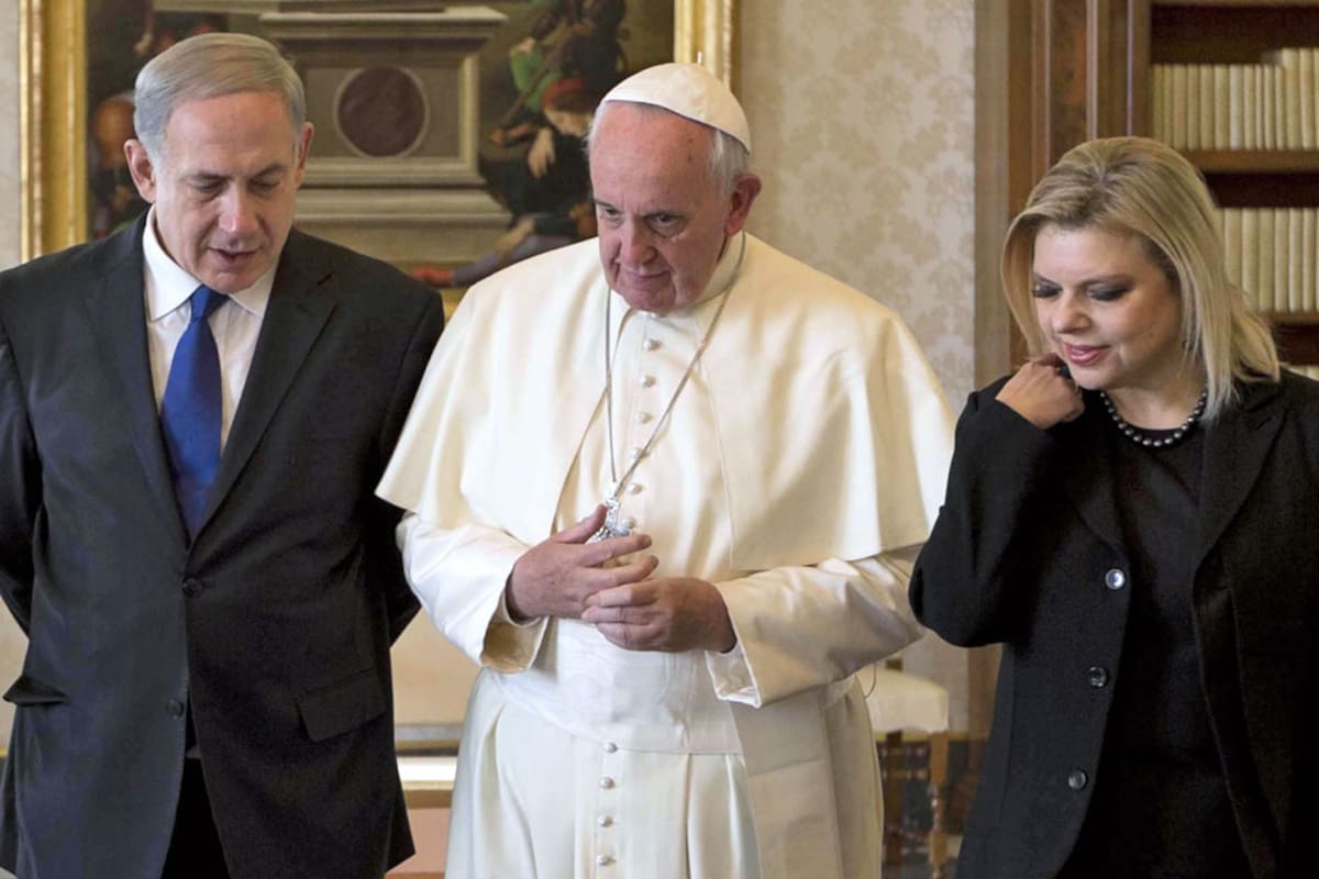 El Papa, junto a Netanyahu y su mujer