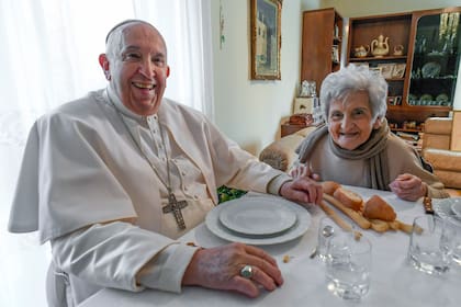 El Papa, junto a su prima, en Asti, en el norte de Italia