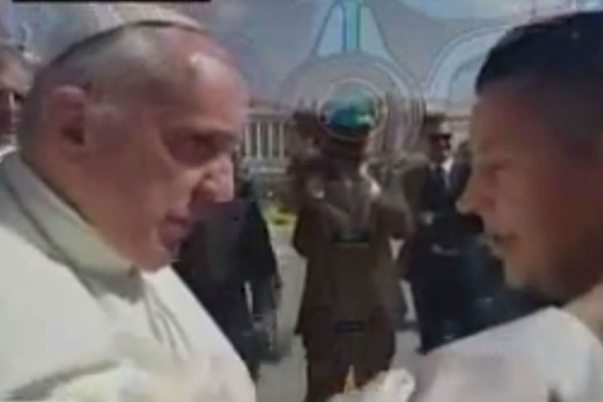El Papa junto al intendente Menéndez, en el Vaticano