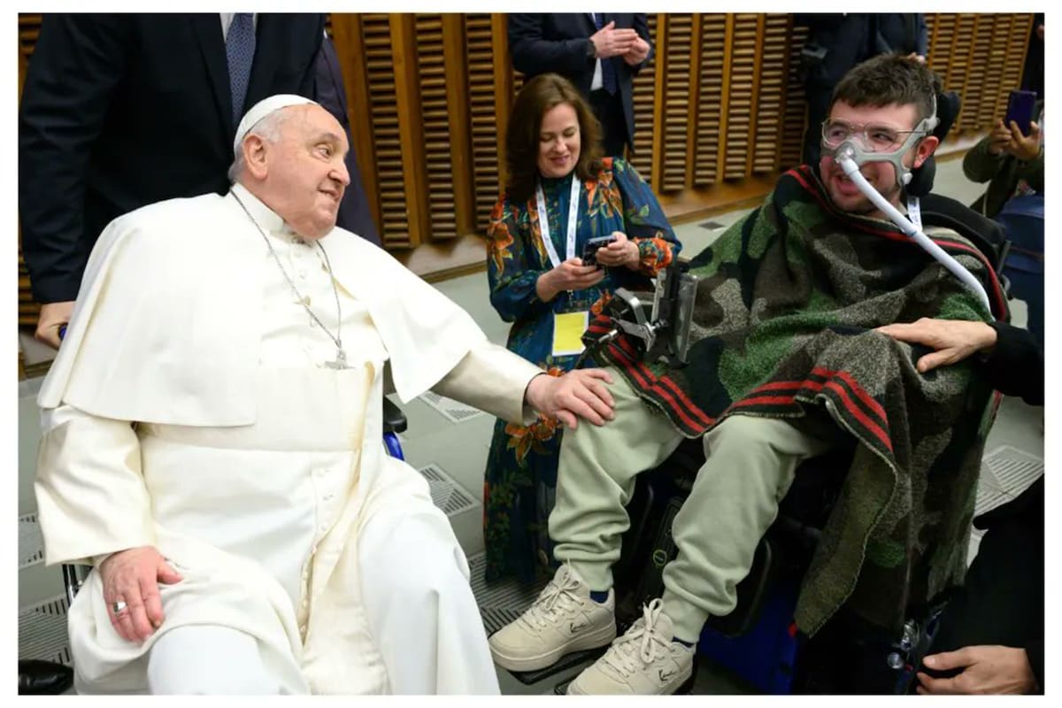 El Papa junto al protagonista del documental producido por el Vaticano que empezó su camino en busca del Oscar