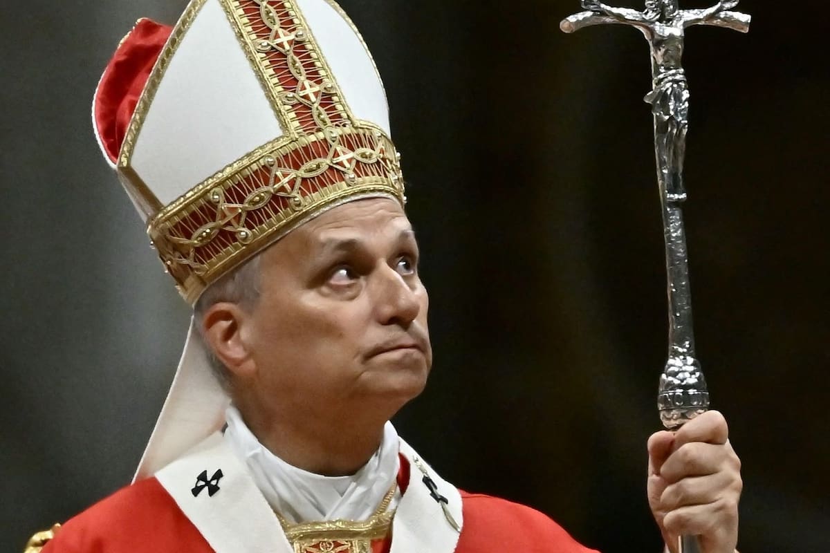 El papa León XIV asiste a la santa misa de inauguración del año académico de las universidades pontificias en la Basílica de San Pedro, en el Vaticano