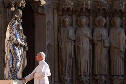 El papa León XIV durante su visita a Notre Dame