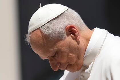 El papa León XIV sale después de su audiencia general semanal en la Plaza de San Pedro en el Vaticano, el miércoles 4 de junio de 2025. (AP Foto/Gregorio Borgia)