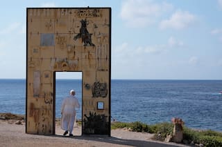 El papa León XIV visita Lampedusa y reza por los migrantes muertos