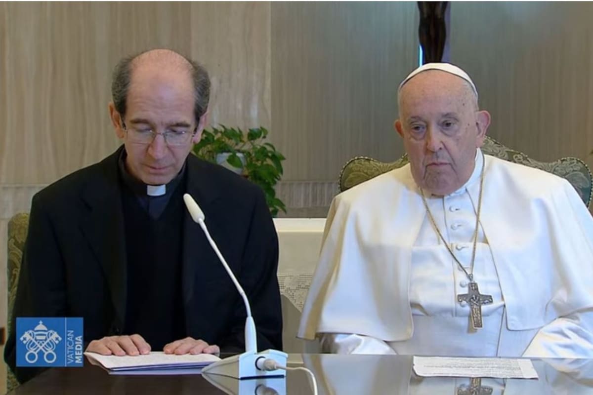 El Papa no pudo salir a presidir su tradicional oración dominical