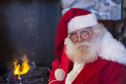 El Papá Noel que recibe a los niños cada año