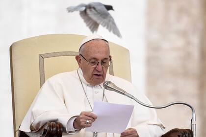 El Papa nombró por primera vez a un laico al frente de la comunicación del Vaticano