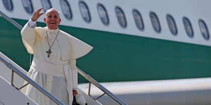 El Papa partió rumbo a Seúl