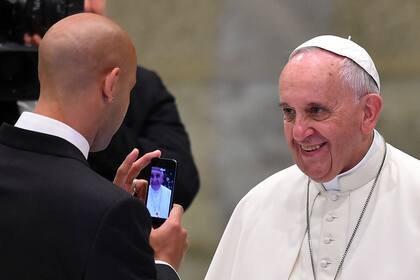 El Papa recibió a Tinelli que, junto a los jugadores, le llevaron la Copa Libertadores