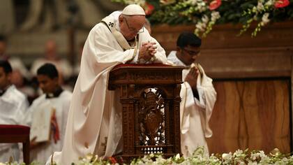 El Papa recordó a los niños que en vez de juguetes tienen armas y pidió no ser insensibles ante quien está marginado