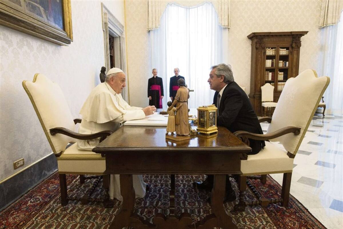 El Papa y el Presidente, durante la charla en el Palacio Pontificio