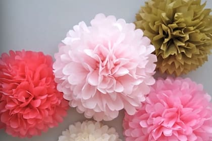 El papel barrilete o de arroz es ideal para hacer flores de gran tamaño
