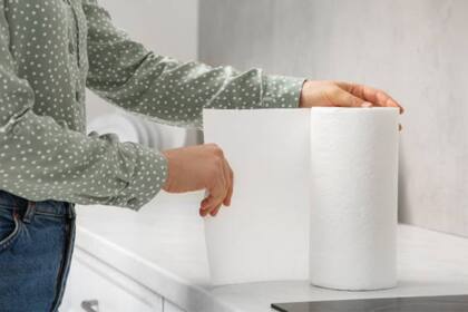 El papel de cocina es útil en limpiezas rápidas, pero puede dañar materiales delicados (Foto: Pixabay)