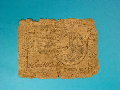 El papel moneda pertenece a una de las primeras formas de cambio en el sistema monetario estadounidense durante la guerra de la Independencia