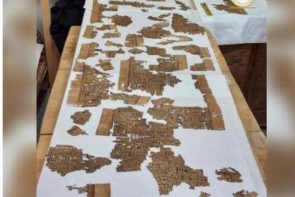 El papiro encontrado en los pozos funerarios tiene 4 metros de largo del capítulo 17 del Libro de los Muertos