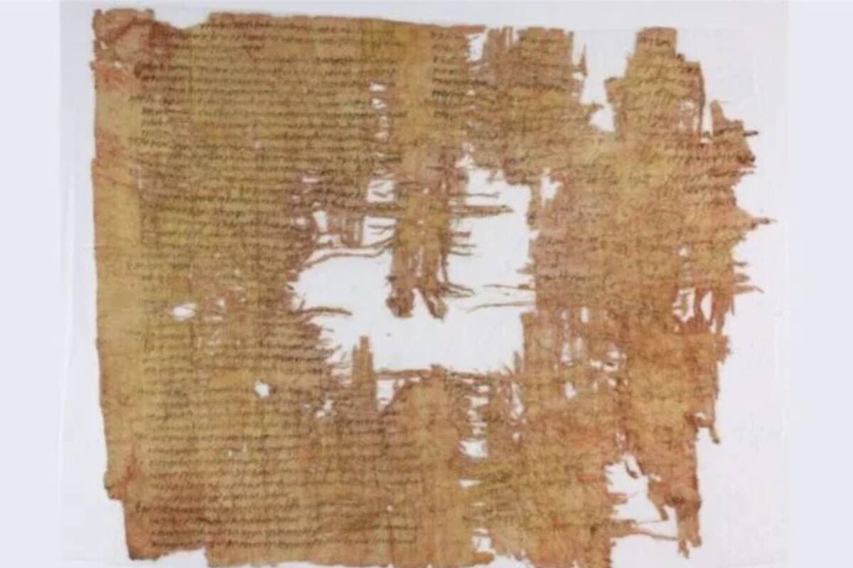El papiro tiene 1900 años y se escribió en griego. Allí se redactó un juicio contra dos hombres acusados por falsificar documentos y liberar esclavos