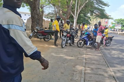 El paradero del líder rebelde y el estado de los rehenes se desconocen tras golpe fallido en Benín