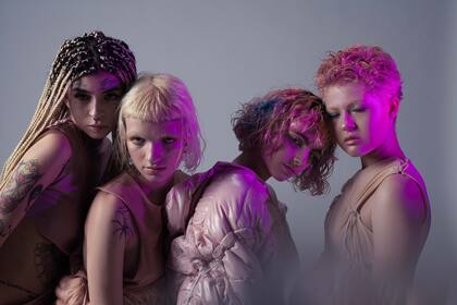 El paradigma está cambiando: la creciente conciencia sobre el impacto social y medioambiental de la industria de la moda, la aplicación de tecnologías emergentes y los nuevos modelos de negocios, entre otros, ya operan en la formación de los futuros diseñadores.