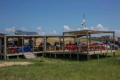 El parador Cocina de la Barra ubicado justo frente a la laguna de Rocha