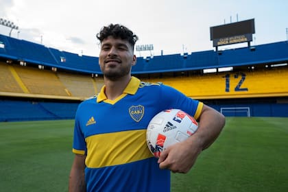 El paraguayo Bruno Valdez es el primer refuerzo de Boca, que este torneo volverá a jugar con su camiseta limpia, sin sponsor