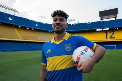 El paraguayo Bruno Valdez es el primer refuerzo de Boca, que este torneo volverá a jugar con su camiseta limpia, sin sponsor