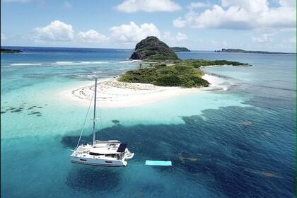 El paraíso en exclusividad: una de las embarcaciones de la empresa &Beyond Yacht Charters en las Islas Vírgenes