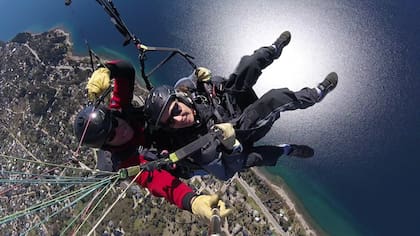 El parapente es una actividad ideal para los que disfrutan de la aventura