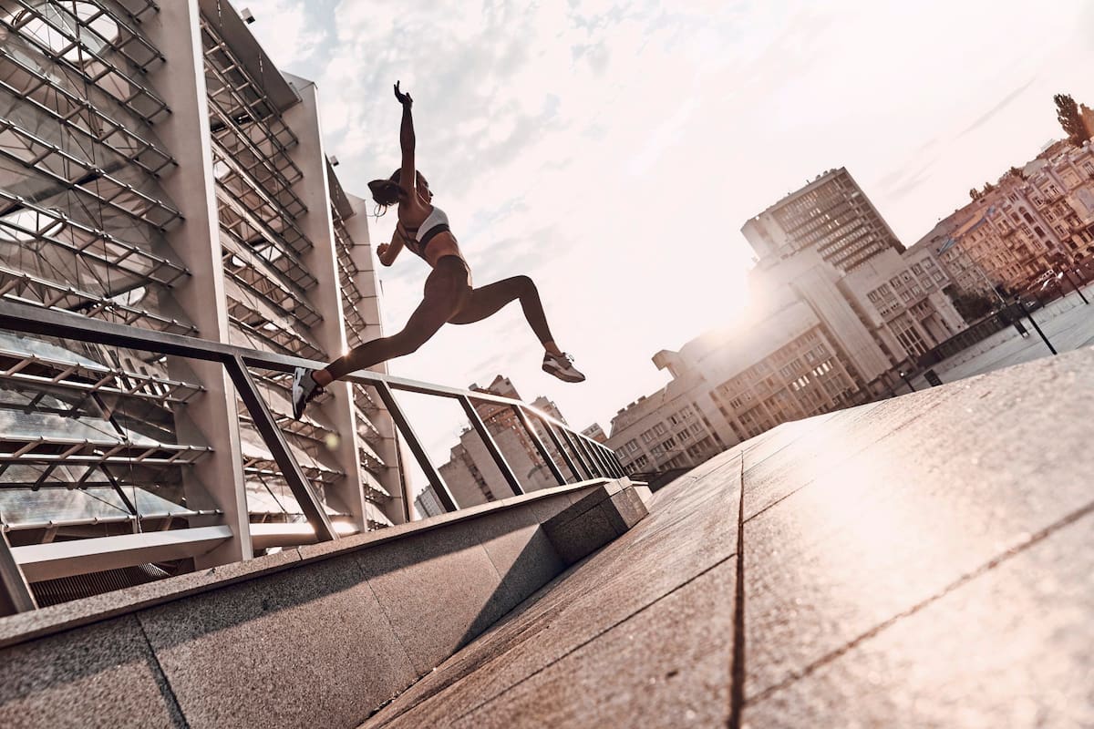 El parkour promueve la constancia, el control de la mente, la fuerza y la coordinación