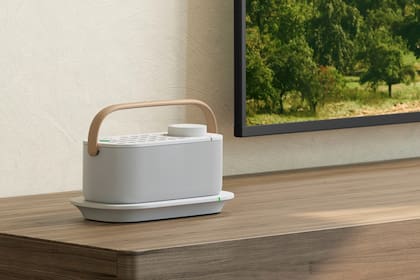 El parlante Sony SRS-LSR200 es un parlante inalámbrico para llevar el audio del televisor a cualquier lado de la casa; incluso tiene un control remoto para cambiar los canales