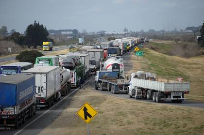 El paro de los transportistas autoconvocados trabó la llegada de granos a los puertos del Gran Rosario. Archivo