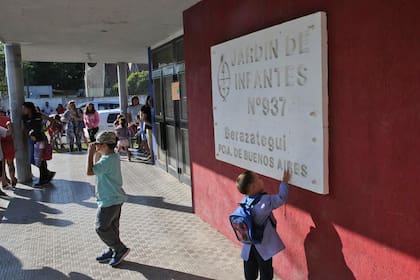 La escuela N°937 en Berazategui abrió sus puertas e inicio el ciclo lectivo en medio de la jornada de huelga
