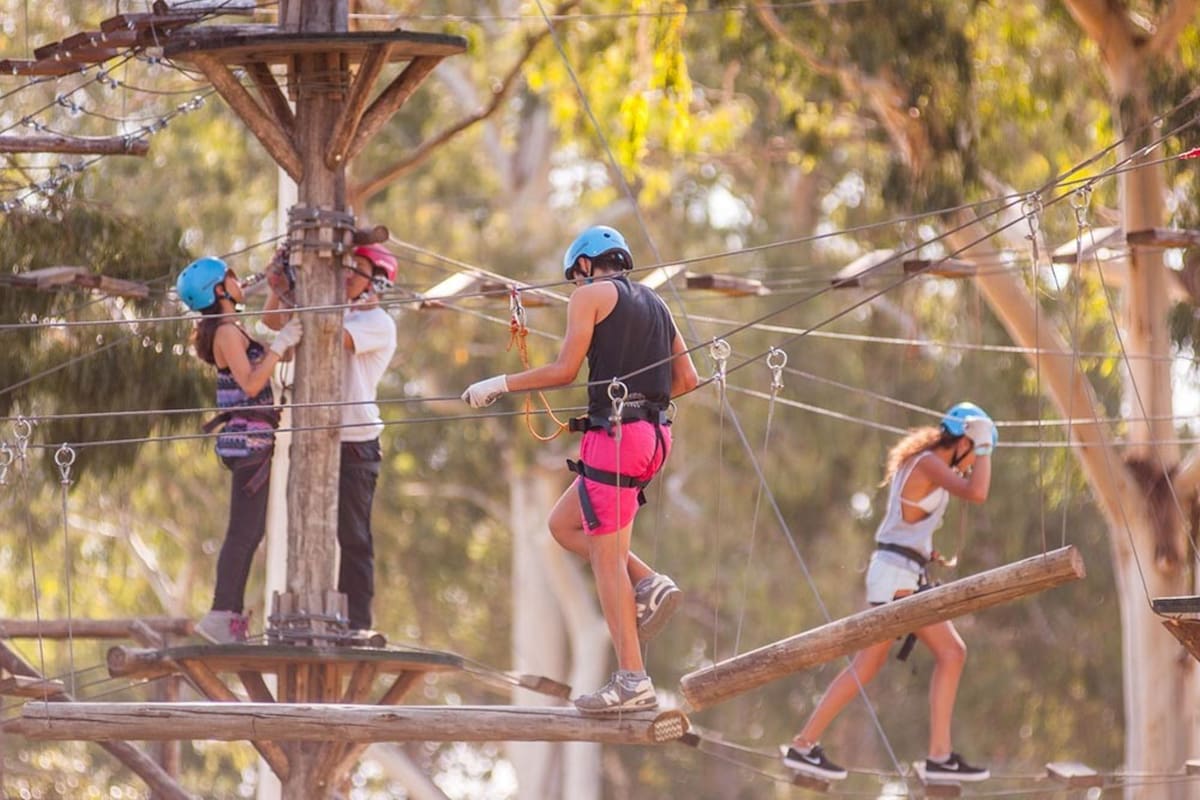 El parque aéreo Treeland, de Tandil espera por escuelas y egresados para reabrir las instalaciones