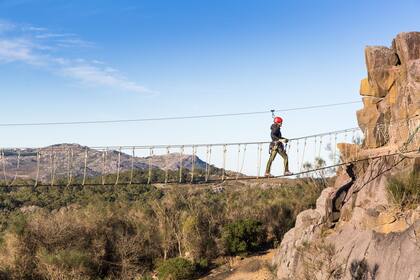 El parque multiaventura de Tandil ofrece diversas atracciones familiares en un entorno serrano.
