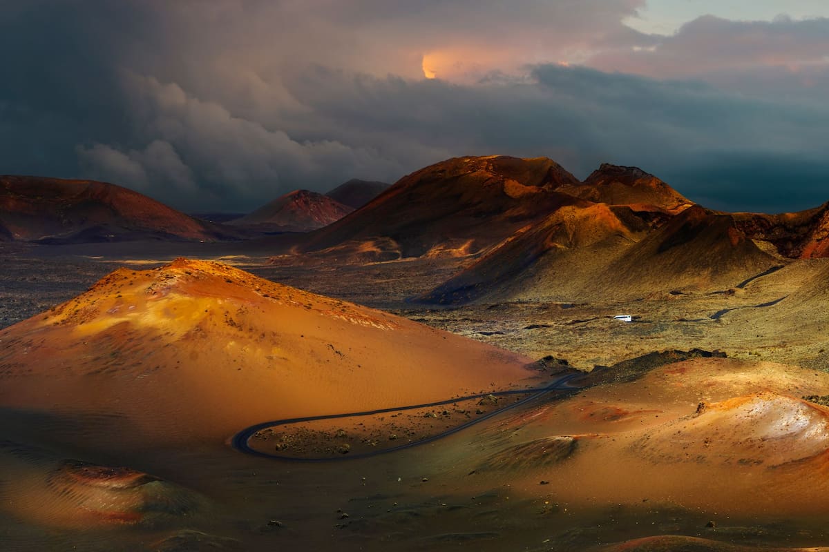 El Parque Nacional de Timanfaya, en la isla Lanzarote, es el hogar de la Ruta de los Volcanes