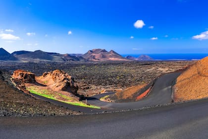 El Parque Nacional de Timanfaya, en la isla Lanzarote, es el hogar de la Ruta de los Volcanes, por donde circulará la combi autónoma