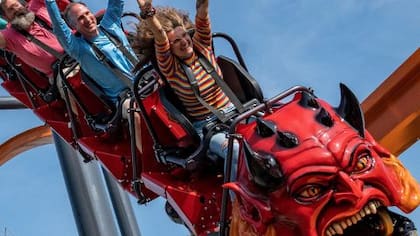 El parque Six Flags Gran Aventura
Este tiene la montaña rusa Jersey Devil, una de las montañas rusas monorraíl más rápidas del mundo (Captura/sixflags.com)