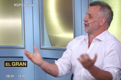 El parrillero le pidió a su asistente que anote dos recetas y quiso apropiárselas.