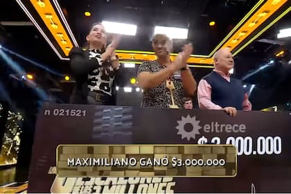 El participante ganó la llave y los millones y celebró con su novia y su padre (Foto: Captura de TV / eltrece)