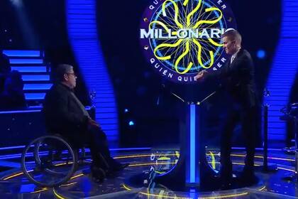 El participante Luis Canobbio junto a Santiago del Moro