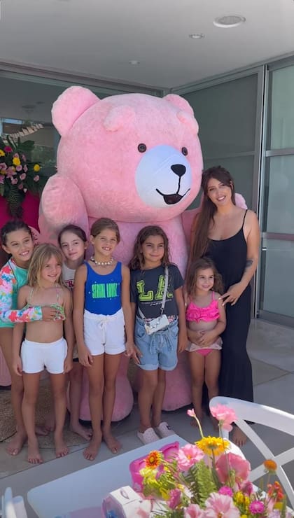 El particular "invitado" que generó furor en la fiesta de cumpleaños de Francesca Icardi