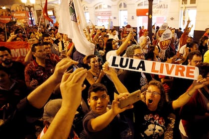 El partido anunció que va a garantizar la presencia del expresidente brasileño en las próximas elecciones de octubre