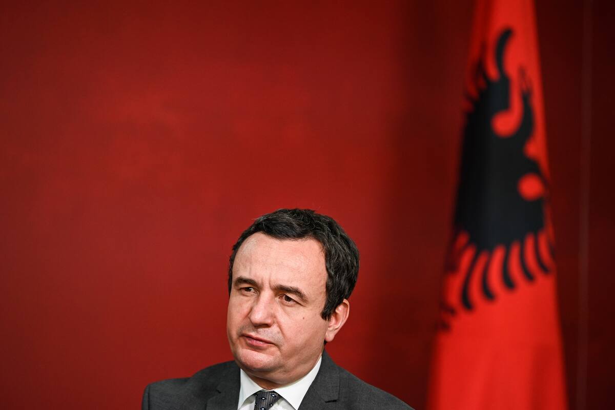 El partido de Albin Kurti, Vetevendosje ("Autodeterminación") o movimiento VV, obtuvo ayer casi el 50% de los votos en las elecciones