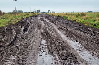 Reclaman saber qué pasó con millonarios fondos para los caminos rurales