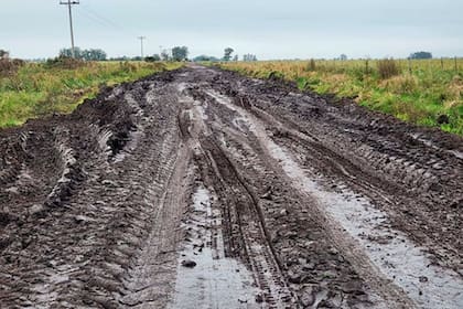 Reclaman saber qué pasó con millonarios fondos para los caminos rurales