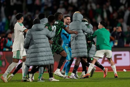 El partido entre Argelia y Nigeria terminó con enfrentamientos.